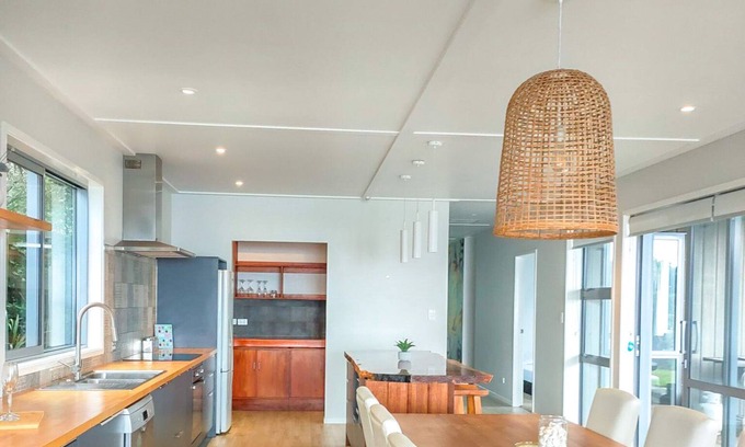 Pukehina Maison | Seaside Family Escape - bring the pets too!