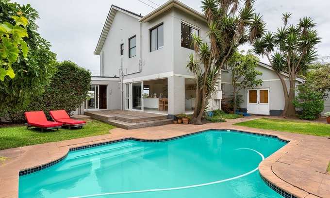 Milnerton Maison | Seaside Family Haven|Stunning Table Mountain View