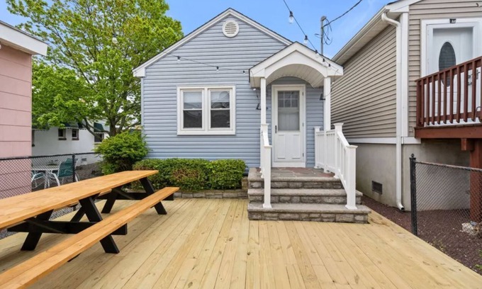Seaside Heights Maison | SEASIDE HEIGHTS COTTAGE- BACK UNIT, 2 BEDROOMS, 1 BATH, SLEEPS 6