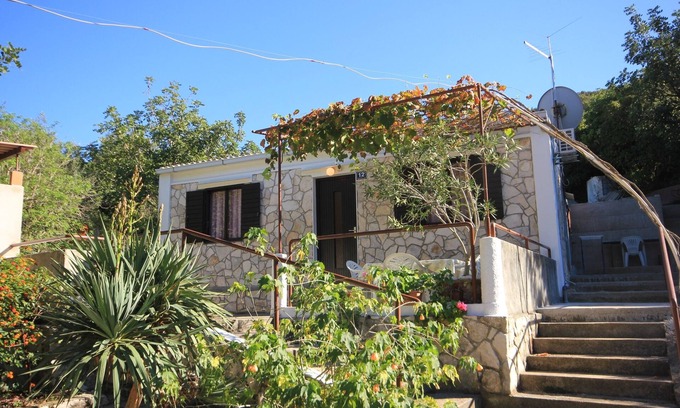 Cove Rogacic Maison | Maison de vacances près de la mer Baie Rogacic, Vis (K-8889)
