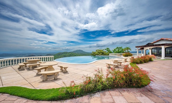 El Ocotal Maison | Seaside Mansion with Majestic Ocean Views and patio overlooking infinity pool