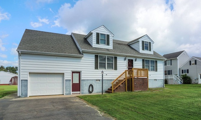 Chincoteague Maison | Seaside Serenity - Quiet location with screened porch!