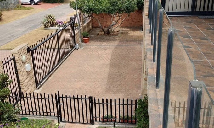 Klein Brak River Appartement | Seaside self-catering holiday accommodation with garden/braai (BBQ) facility.