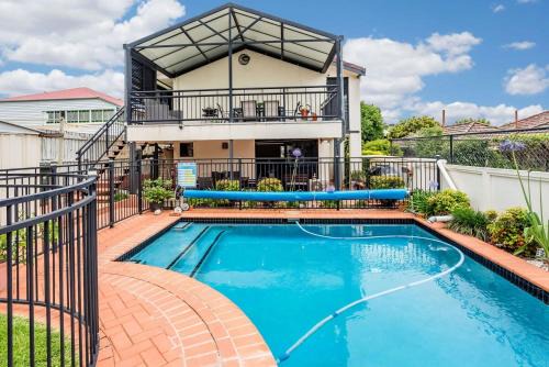 Wynnum Maison | Seaside Serenity at Plumeria Place