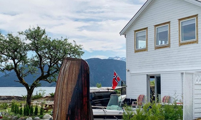 Kvam Maison | Seaside Serenity in Hardangerfjord-By Traum
