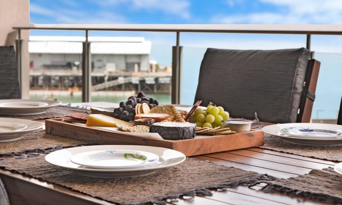 Darwin City Centre Copropriété | Seaside Serenity: Ocean View ~ Balcony Dining
