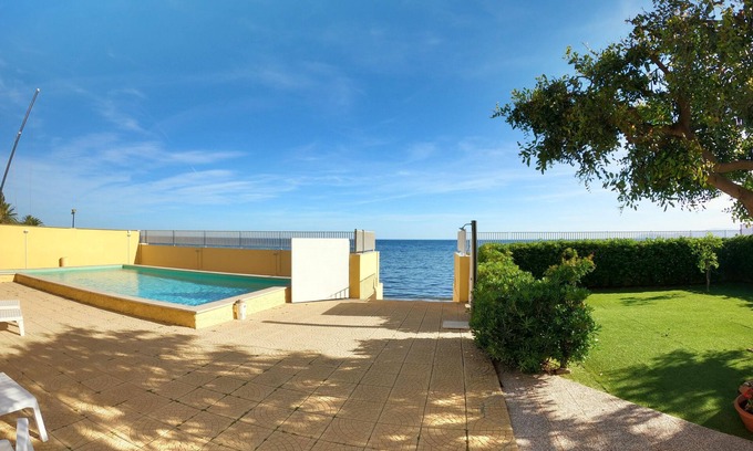 Province of Cagliari Maison | Villa en bord de mer avec piscine privée et toboggan