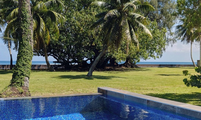 Arue Villa | Villa bord de mer avec piscine dans un grand jardin