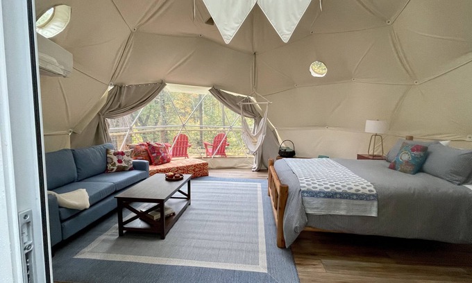 Wallkill Maison | Seasonal, Cozy Geo-Dome with Heat/AC on Private Hiking paradise in Gunks.