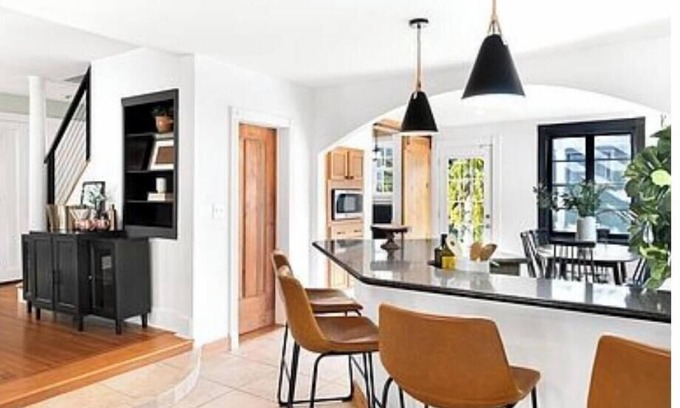 Skaneateles Maison | Seasonally Bustling house in the village of Skaneateles next to the lake