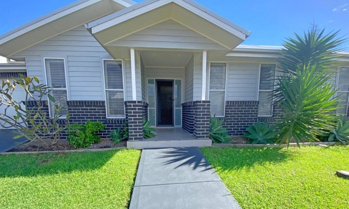 Caves Beach Maison | Seaspray - Beach and Pool access