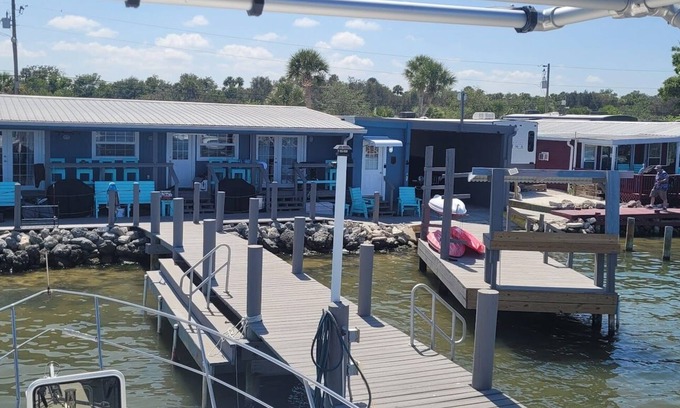Oak Hill Cabine | SEATROUT- Waterfront Full Efficiency Cabin
