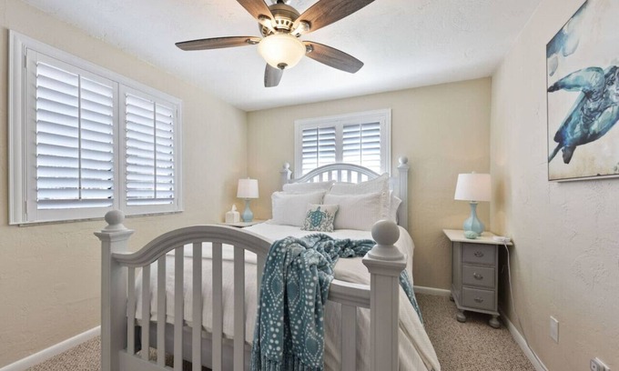 Jacksonville Beach Maison | SeaTurtle Retreat|Walk Everywhere|1 Blk to Beach|Close to Mayo