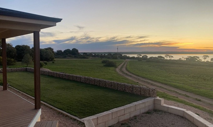 Scott Maison | Seaview Escape - 3 bedrooms, sleeps 7