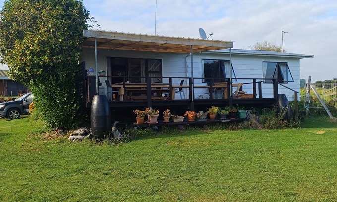 Waihau Bay Maison | Seaview Paradise with charter fishing, diving, sandy beach and relaxing