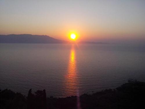 Ravdoucha Appartement | Seaview Studio in beautiful setting, west from Chania