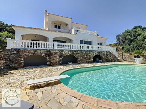 Tomino Hôtel | Seaview villa Marlau