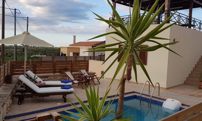 Houdetsi Villa | Seaview Villa avec piscine privée et coin salon sur le toit avec le bareque!