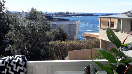 Kiama Appartement | Seaview-Waterfront-Private-On the Coastal Walk-Shutters by the Sea