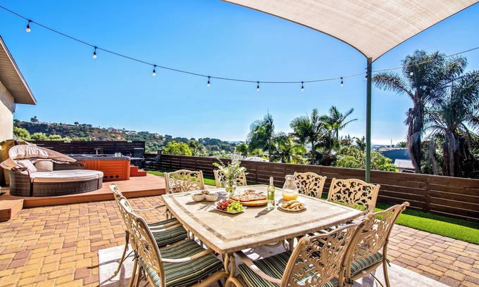 Bay Park Maison | Seaworld Fireworks View, Hot tub, AC, and Fast Wifi 3BR 2B 4beds 2 sofa beds