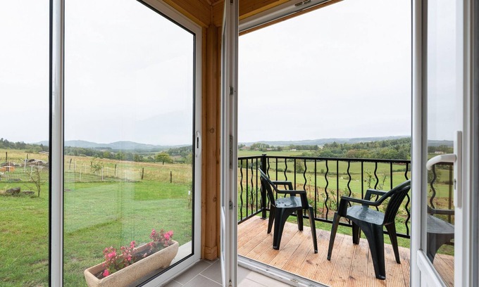Egliseneuve-des-Liards Chalet De Ski | Secluded Chalet in Egliseneuve des Liards