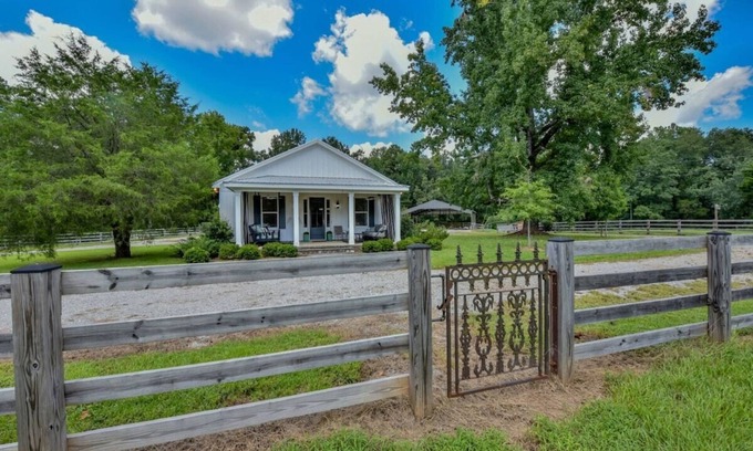 Tuscaloosa Maison | Secluded 10 acre estate 10 miles from UA w/ 4BR