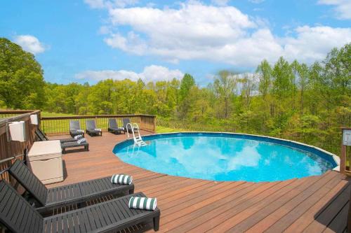 Kedron Maison | Secluded 18-Acres with Pool Hot Tub Pool Table