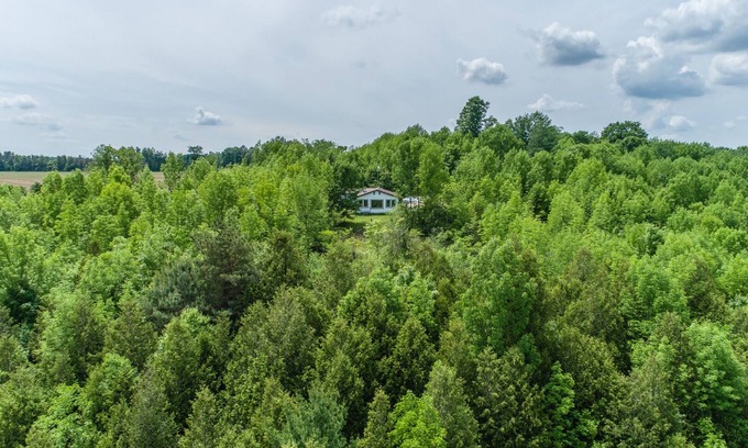 Brockton Maison | Secluded 3 bedroom bungalow on the Saugeen River with 85-acres.