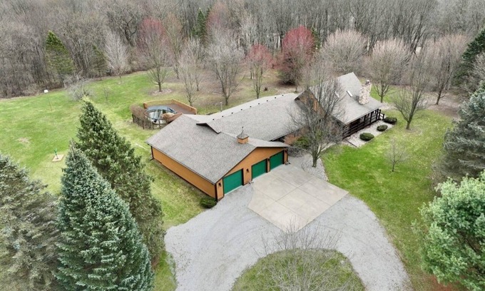 Gregory Cabine | Secluded 3400 Sq Ft Log Cabin Retreat with Modern Comforts & Screne Nature views