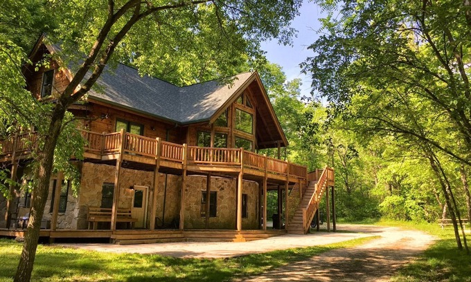 Metamora Cabine | Log Cabin Vacation Home sur 62 acres boisés privés