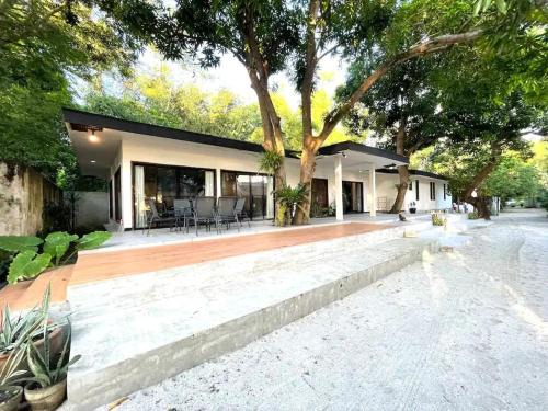 Lian Villa | Secluded 4BD Beach Villa, Fast Wifi, Pet Friendly