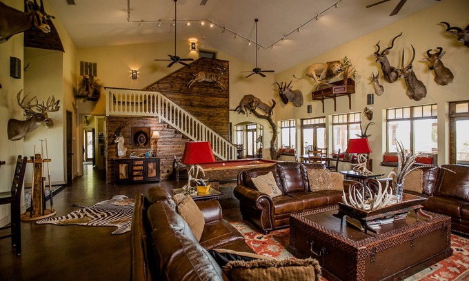 Mullin Cabine | Pas seulement un lieu de séjour mais des vacances complètes dans un ranch de luxe au Texas! Reserve maintenant.