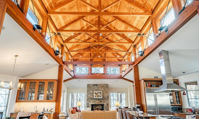 Valley Forge Maison | Secluded Amish post and beam custom-built home w/ hot tub at Valley Forge Park