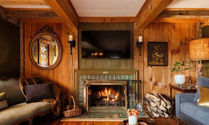 Saugerties Autre | Secluded and Artful 1800s Farmhouse on 53 Acres, Saugerties