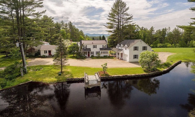 South Londonderry Maison | Secluded And Private Mountain Retreat on 70 acres 9Br/8Ba Hot Tub, Ponds, River