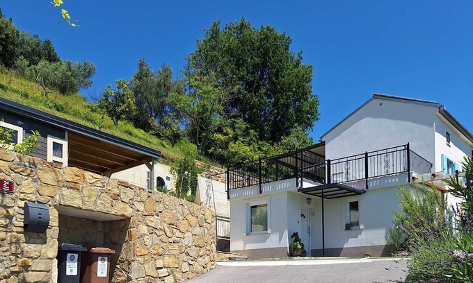 Lucija Appartement | Secluded Authentic Apartment with Terrace - Studio Apartment with Terrace