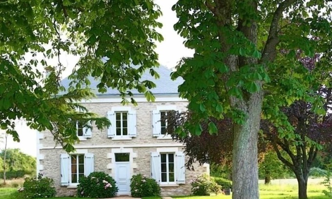 Migne Cottage | Maison de maître au cœur du Berry avec étang privé, grand jardin et vaste propriété