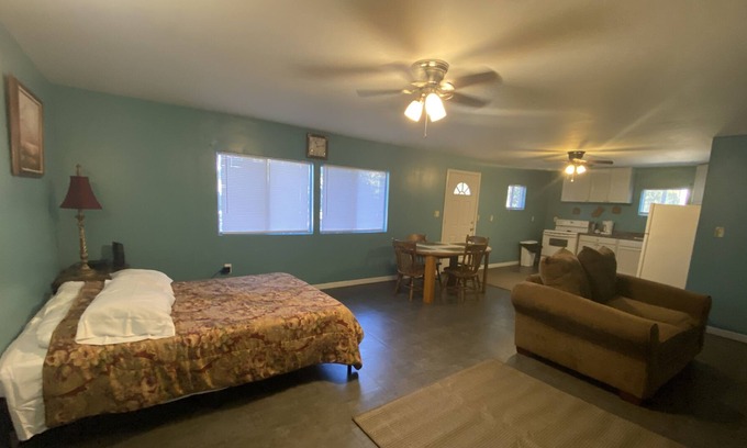 Ocklawaha Cabine | Secluded Cabin #2 in the Woods Close to Everything