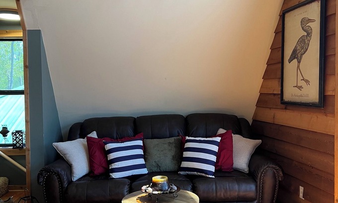 Satsuma Cabine | Secluded cabin on the water with jetski, hottub & kayak! Pets OK & early checkin