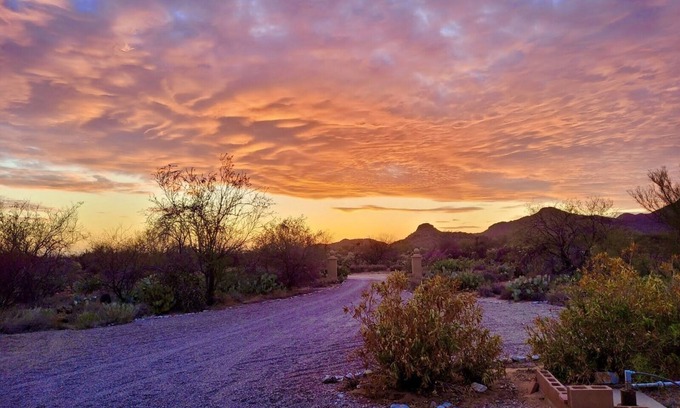 Tucson Maison | Secluded Casita w/ King Bed + Mountain Views!