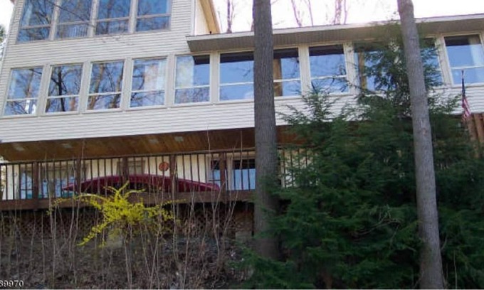 Finesville Maison | Secluded Chalet Waterfront Pohatcong 1 hr to NYC