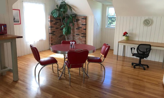 Mission Valley West Appartement | Secluded, Charming and Unique! Spacious Apartment EXCELLENT Central Location
