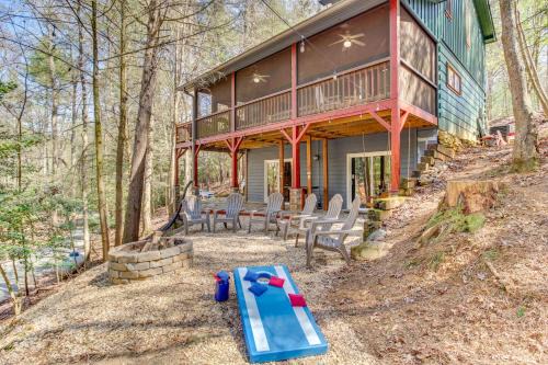 Cherry Log Maison | Secluded Cherry Log Cabin with Hot Tub and Swings!