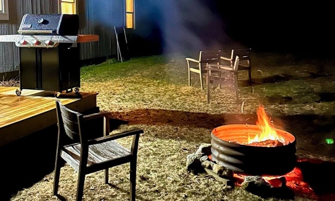 Pittsford Maison | Secluded, clean and cozy! Located close to skiing, resorts, and pet friendly