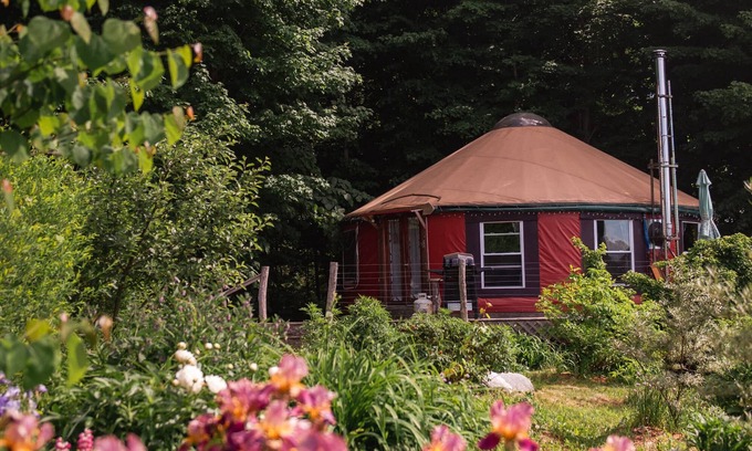 Trumansburg Cabine | Yourte Clean Yourte, niché en privé dans les bois et les jardins