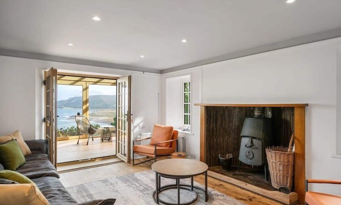 Porlock Weir Maison | Secluded Cottage w/ Expansive Sea Views & Garden