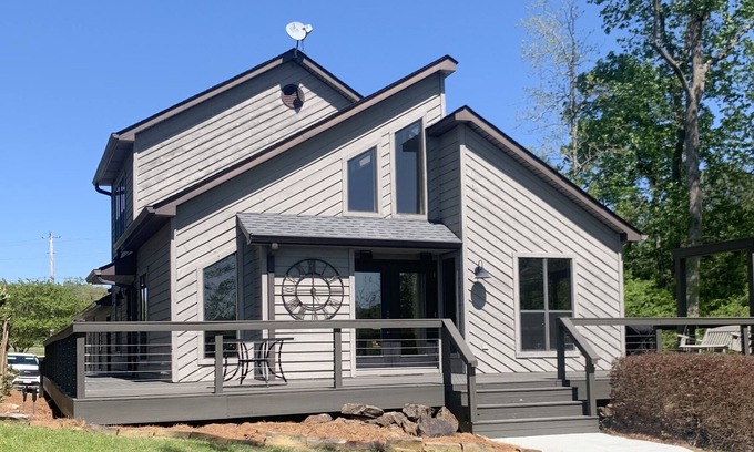 Arley Maison | Secluded Cove-Stunning Views- Sloping Lot- Near Duncan Bridge