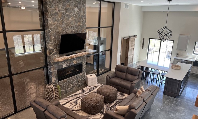 Roosevelt Maison | Secluded, Cozy Shouse near the Lake!