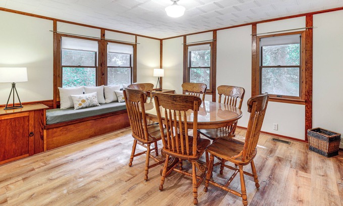 Crown Point Maison | Secluded Crown Point Haven Near Golfing & Parks!