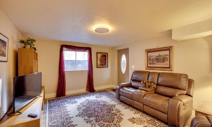 Elizabeth Appartement | Secluded Elizabeth Apt on 3 Acres: Pets Welcome!